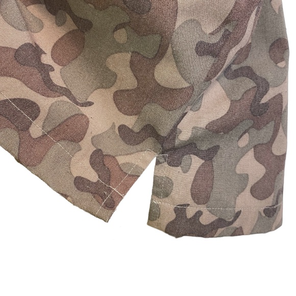 Printed Short-Sleeve Button-Down - Picture 5 of 5